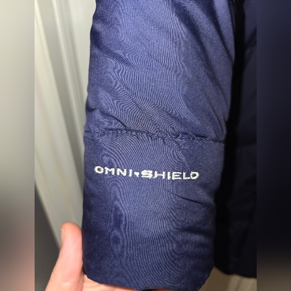(7/8) Thigh Length Columbia Puffer Jacket. - Picture 6 of 6